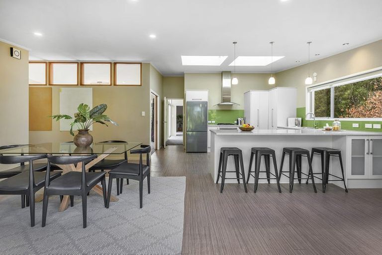 Photo of property in 100 Larsen Crescent, Tawa, Wellington, 5028