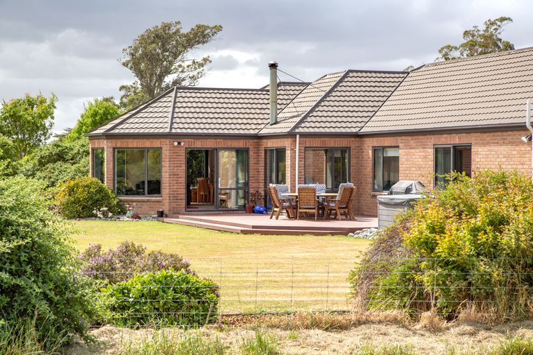 Photo of property in 16 Thorndon Close, Kirwee, Darfield, 7571