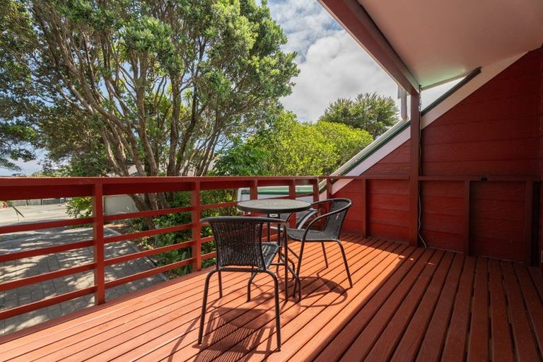 Photo of property in 18 Roys Road, Plimmerton, Porirua, 5026