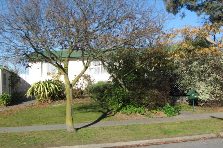 Photo of property in 75 Warren Crescent, Hillmorton, Christchurch, 8025