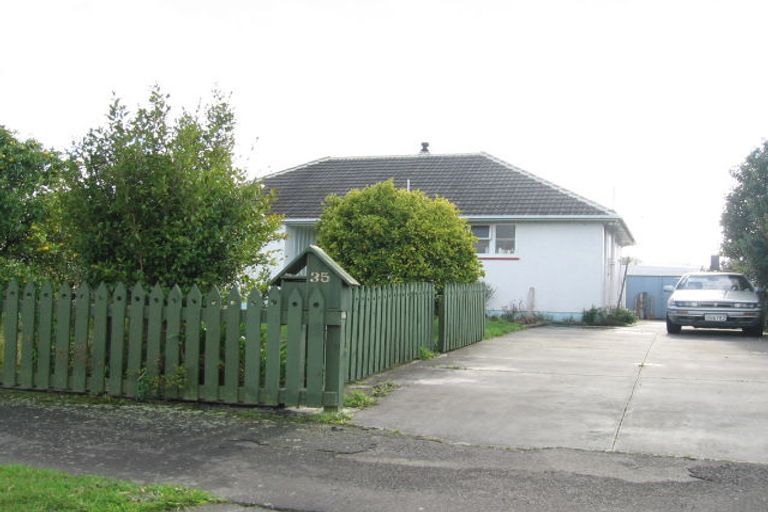 Photo of property in 35 Clyde Crescent, Roslyn, Palmerston North, 4414