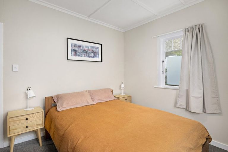 Photo of property in 2 Linwood Way, Island Bay, Wellington, 6023