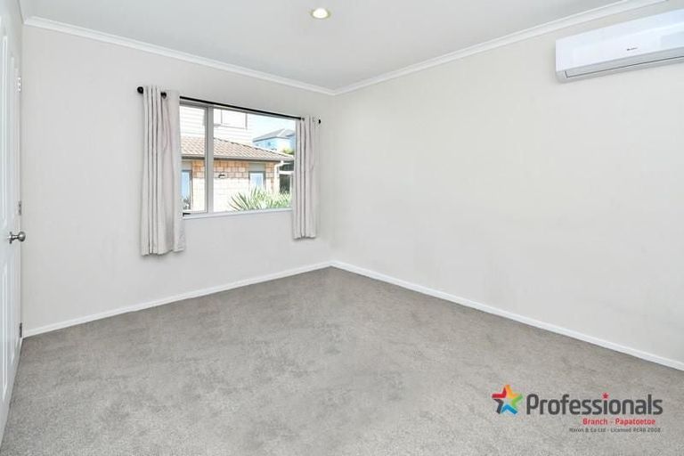 Photo of property in 38 Seresin Crescent, Flat Bush, Auckland, 2016