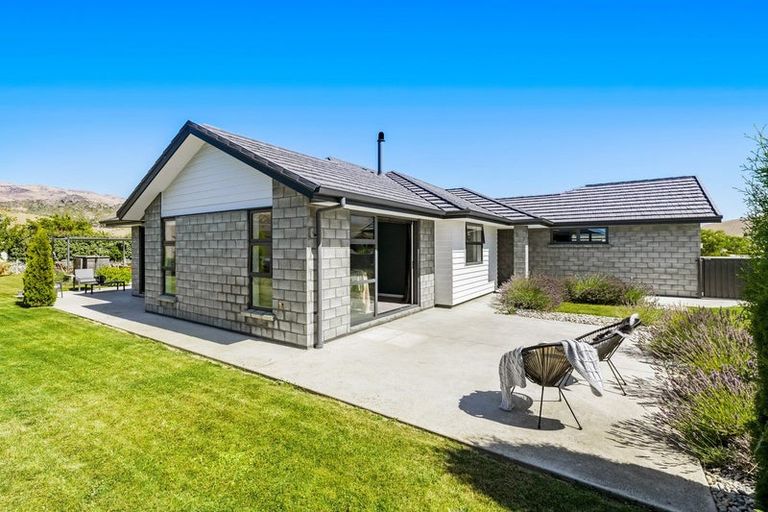 Photo of property in 24 Ethereal Crescent, Mount Pisa, Cromwell, 9383