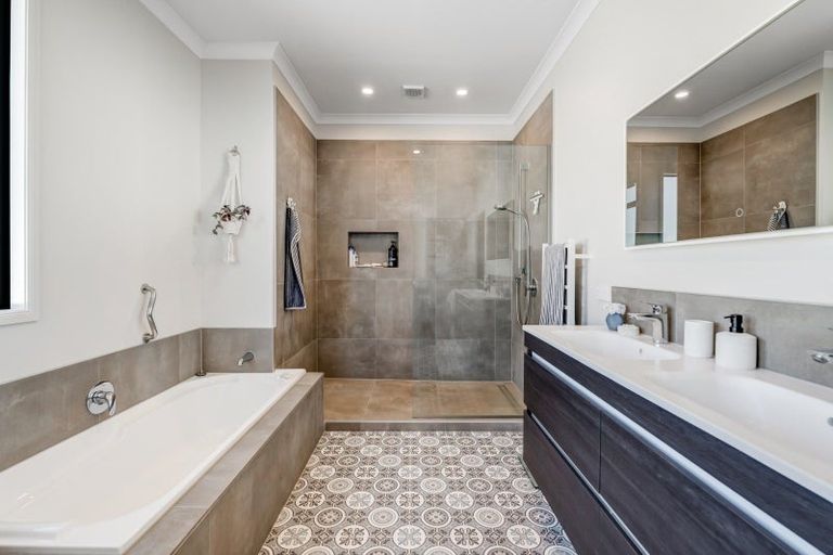 Photo of property in 57 The Ritz, Orewa, 0931