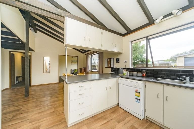 Photo of property in 6 Adams Place, Kelvin Grove, Palmerston North, 4414