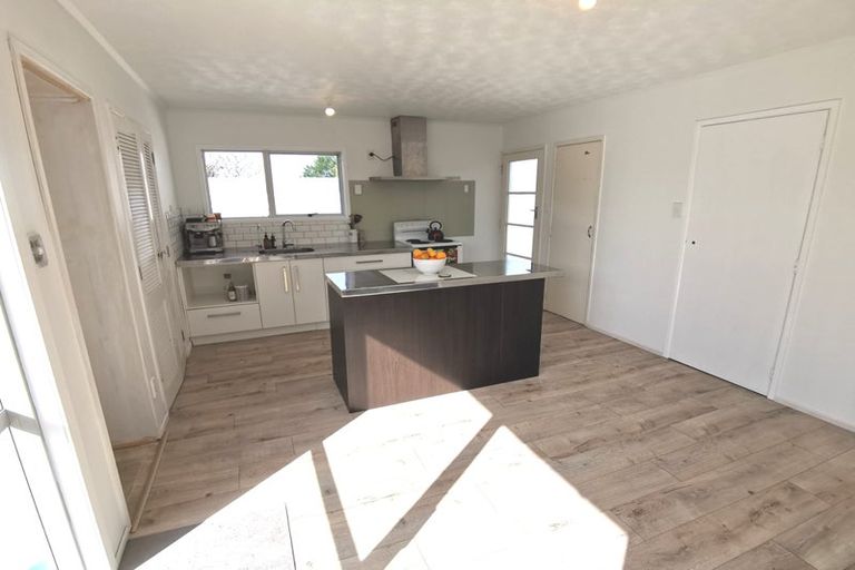 Photo of property in 18 Leaver Place, Weymouth, Auckland, 2103