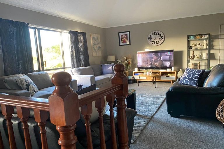 Photo of property in 90 Stewart Drive, Newlands, Wellington, 6037