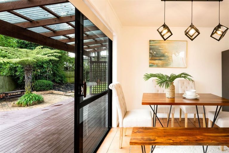 Photo of property in 17 Unsworth Drive, Unsworth Heights, Auckland, 0632