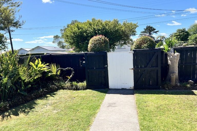 Photo of property in 51 Woodleigh Street, Frankleigh Park, New Plymouth, 4310