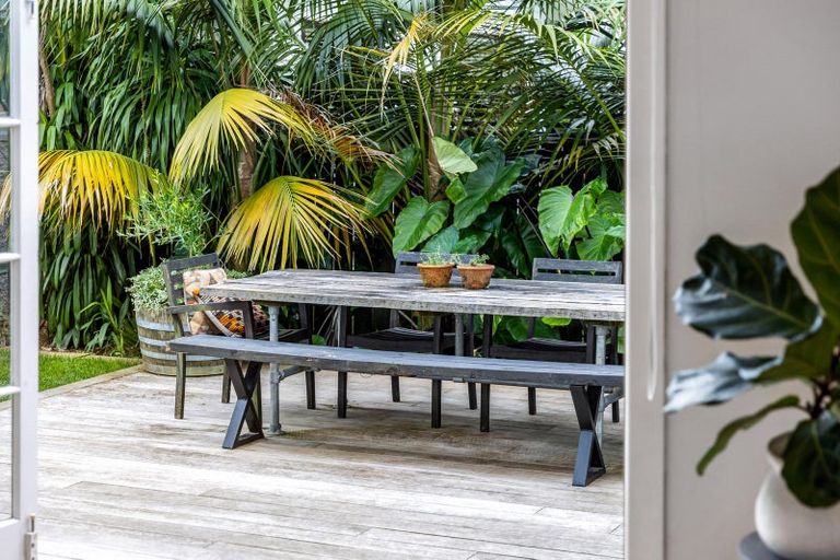 Photo of property in 16 Rossgrove Terrace, Mount Albert, Auckland, 1025