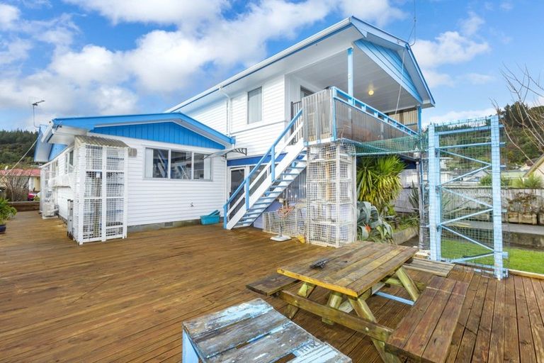 Photo of property in 53 Hillside Drive, Maoribank, Upper Hutt, 5018