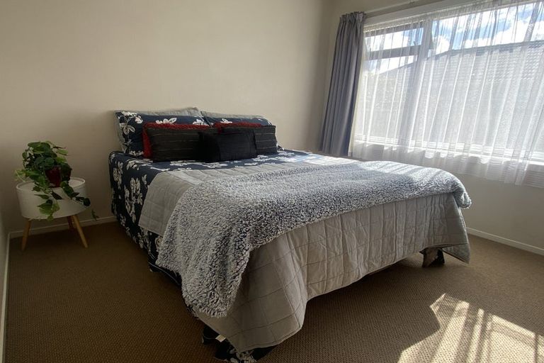 Photo of property in 114 Te Atatu Road, Te Atatu South, Auckland, 0610