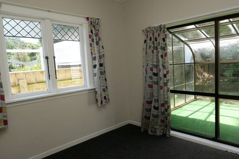 Photo of property in 5 Burrows Avenue, Karori, Wellington, 6012