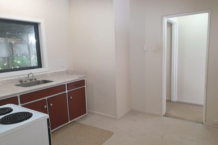 Photo of property in 2/7 Raroa Road, Kelburn, Wellington, 6012