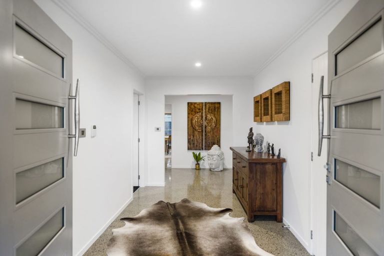 Photo of property in 583 State Highway 16, Kumeu, 0891