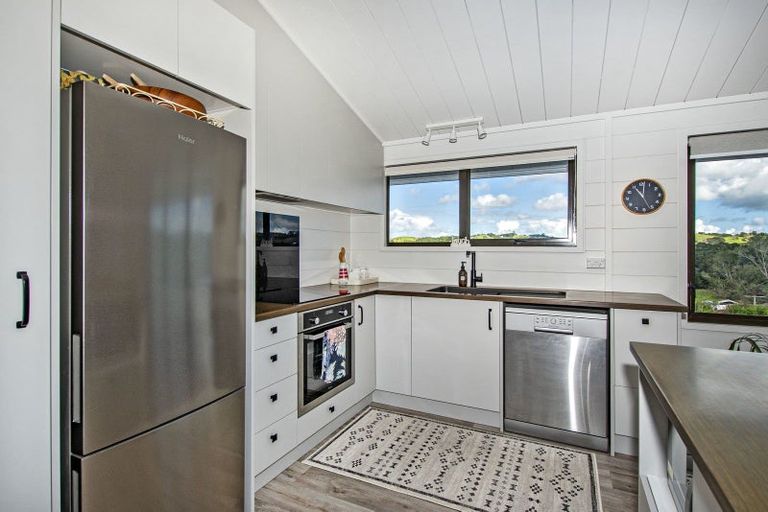 Photo of property in 4 Skelton Crescent, Paparoa, 0571