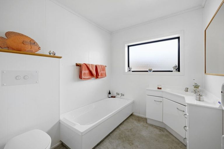 Photo of property in 230 Mangorei Road, Merrilands, New Plymouth, 4312