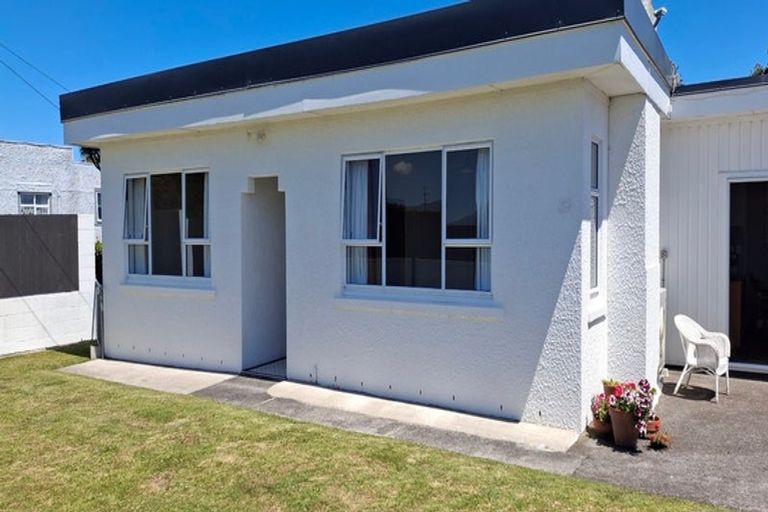 Photo of property in 62 Gisborne Terrace, Opunake, 4616