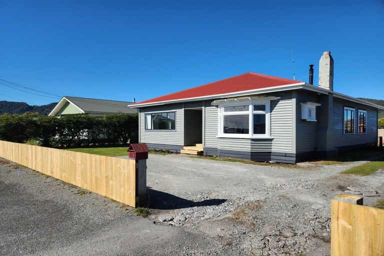 Photo of property in 35 Doyle Street, Blaketown, Greymouth, 7805