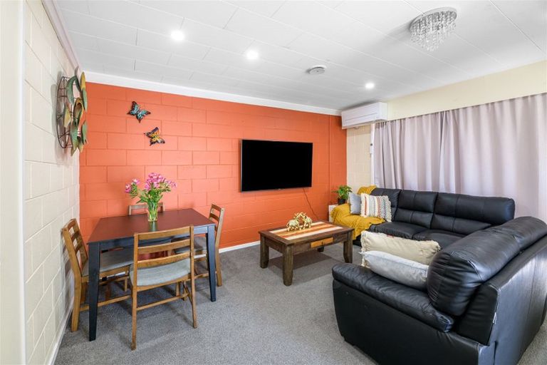 Photo of property in 2/27 Spence Road, Henderson, Auckland, 0612