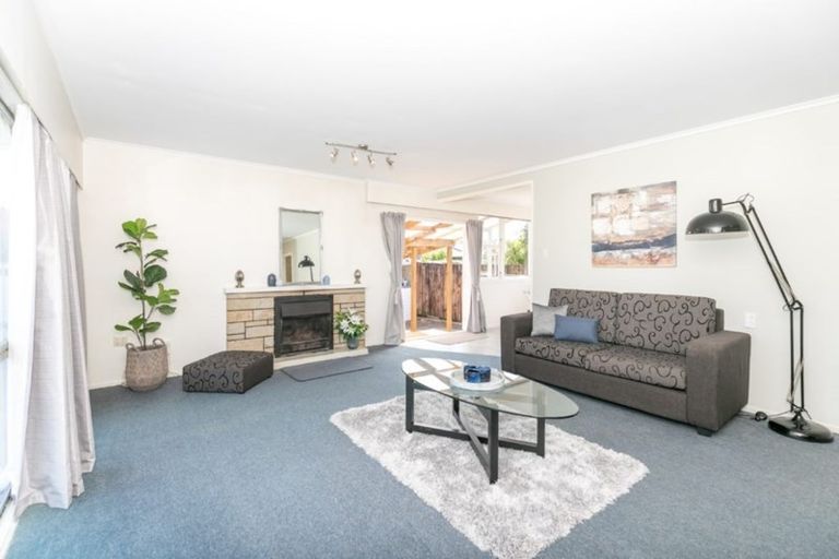 Photo of property in 2 Rhonda Avenue, Deanwell, Hamilton, 3206