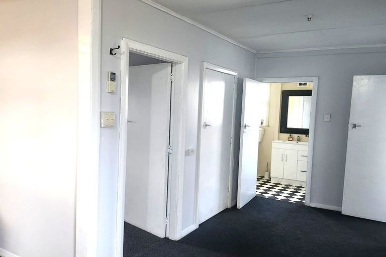 Photo of property in 2 Tawhiti Road, Hawera, 4610