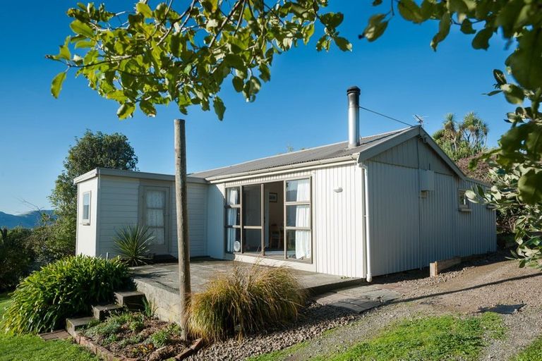 Photo of property in 4 Te Papau Crescent, Diamond Harbour, 8972