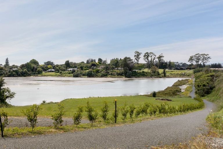 Photo of property in Waterview Estate, 30/4 Greystone Place, Omokoroa, 3114