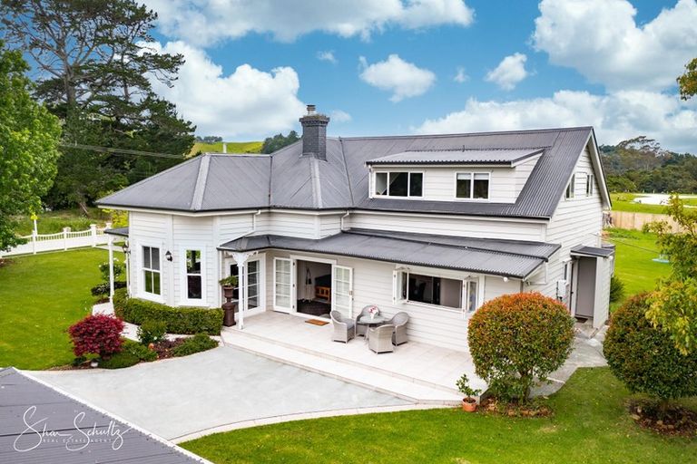 Photo of property in 31 Franklin Road, Paparoa, 0571