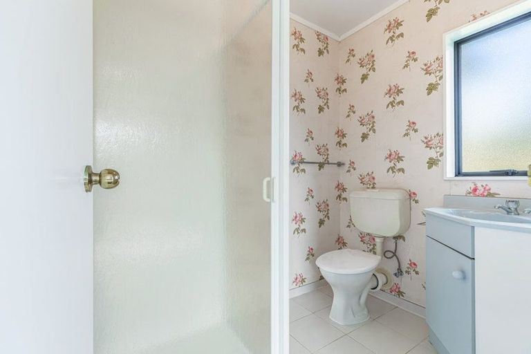 Photo of property in 37 Waimoko Glen, Swanson, Auckland, 0612