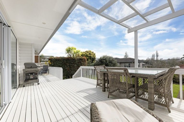 Photo of property in 8 Downsview Road, Pakuranga Heights, Auckland, 2010