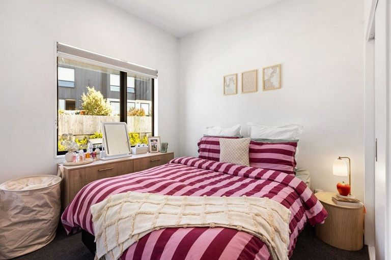 Photo of property in 6/62 Spenmoor Street, Newlands, Wellington, 6037