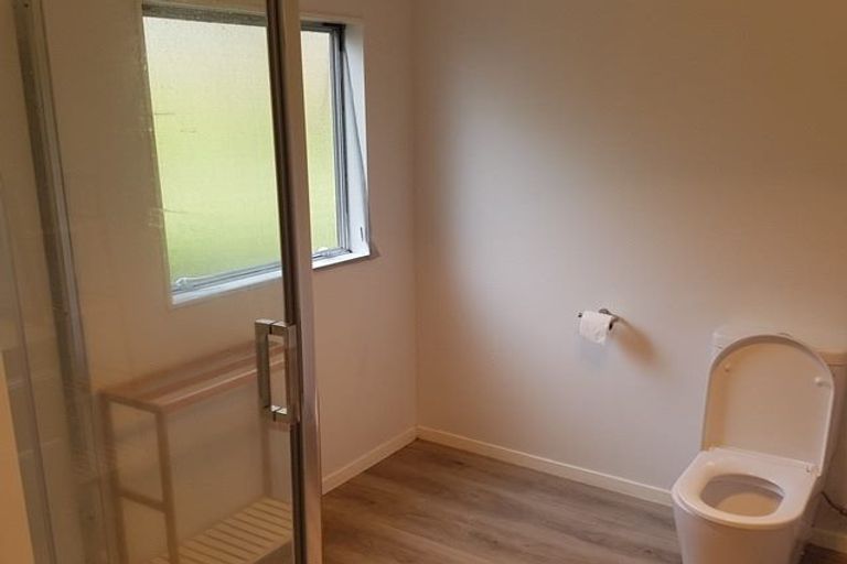 Photo of property in 60 Lagoon Way, West Harbour, Auckland, 0618