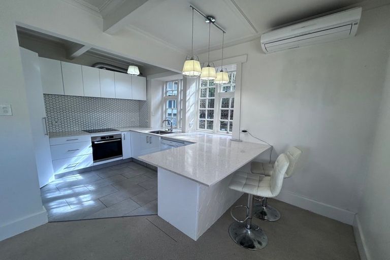 Photo of property in 145 Kelburn Parade, Kelburn, Wellington, 6012
