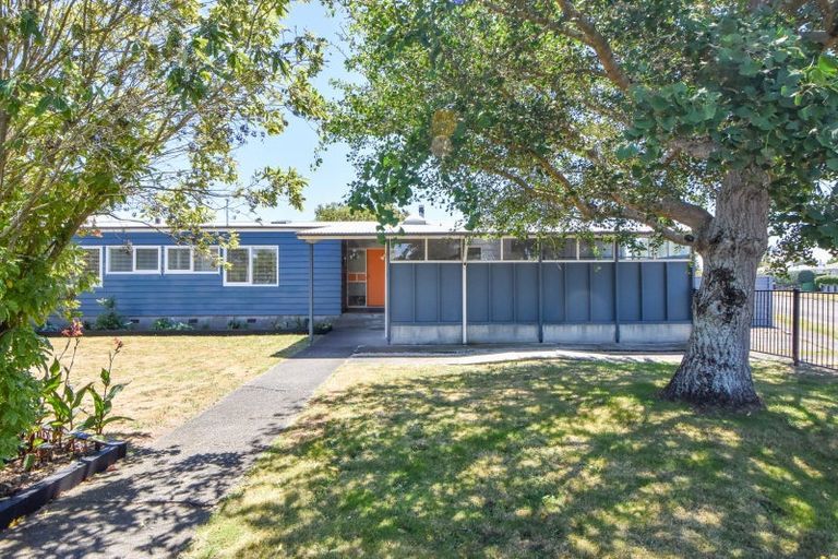 Photo of property in 22 Victoria Street, Carterton, 5713