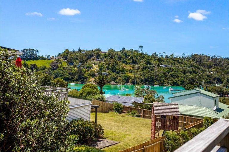 Photo of property in 28 Stillwater Crescent, Stillwater, Silverdale, 0993