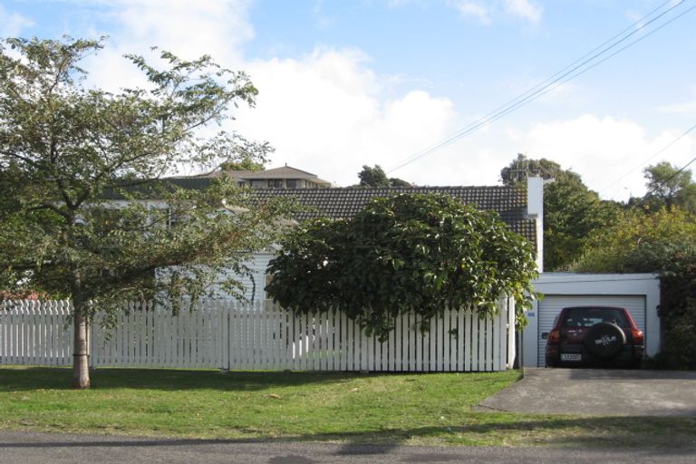 Photo of property in 15 Moa Road, Raumati Beach, Paraparaumu, 5032