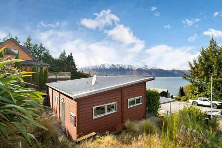 Photo of property in 129a Wynyard Crescent, Fernhill, Queenstown, 9300
