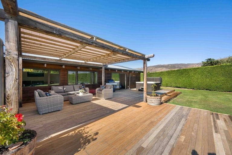 Photo of property in 1 Hall Road, Bannockburn, Cromwell, 9384