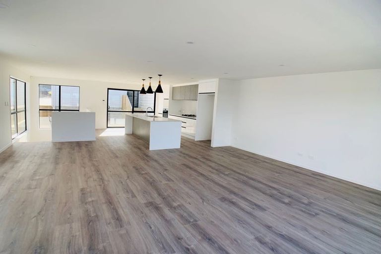 Photo of property in 38 Ascension Crescent, Orewa, 0931