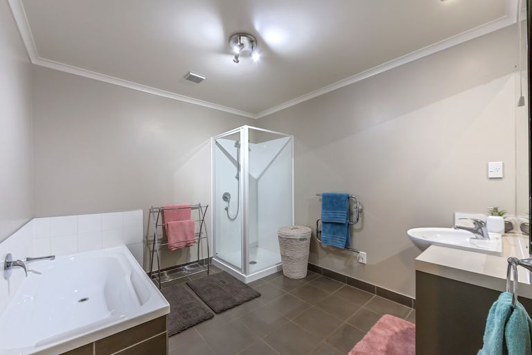 Photo of property in 9 Kingtide Place, Red Beach, 0932