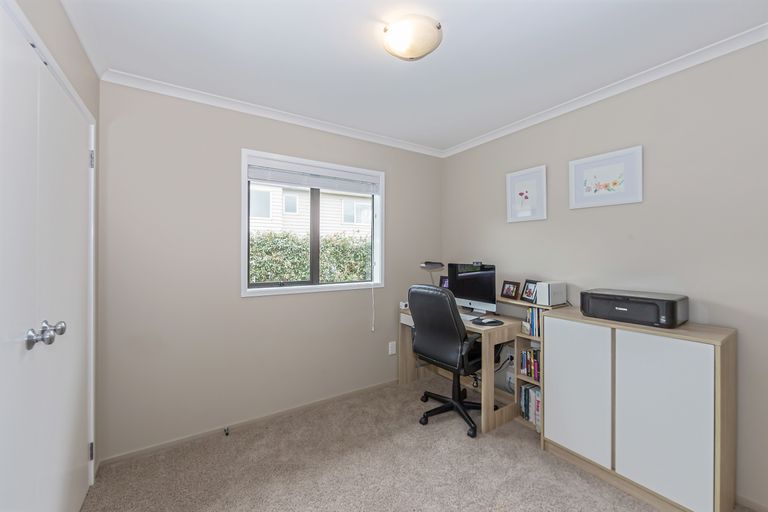 Photo of property in 9 Kingtide Place, Red Beach, 0932