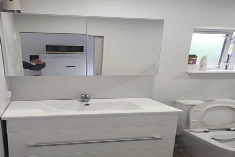 Photo of property in 50 Woodhouse Avenue, Karori, Wellington, 6012