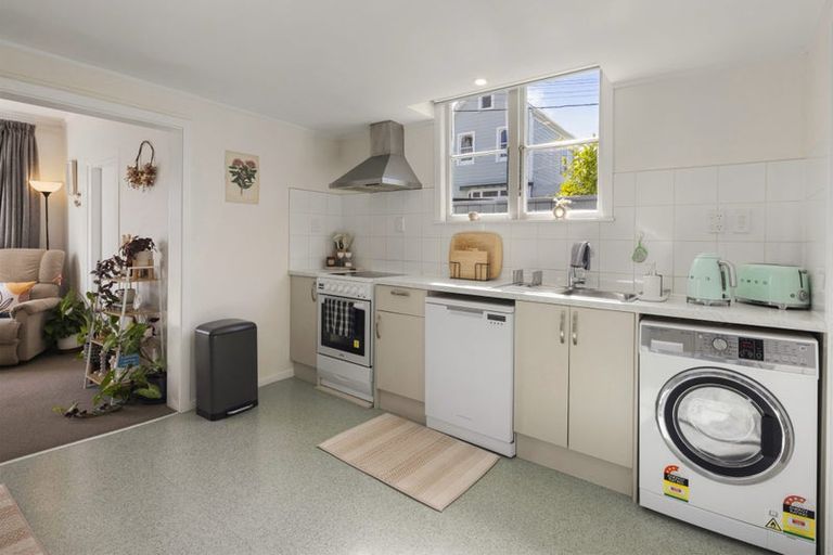 Photo of property in 18 Porritt Avenue, Mount Victoria, Wellington, 6011