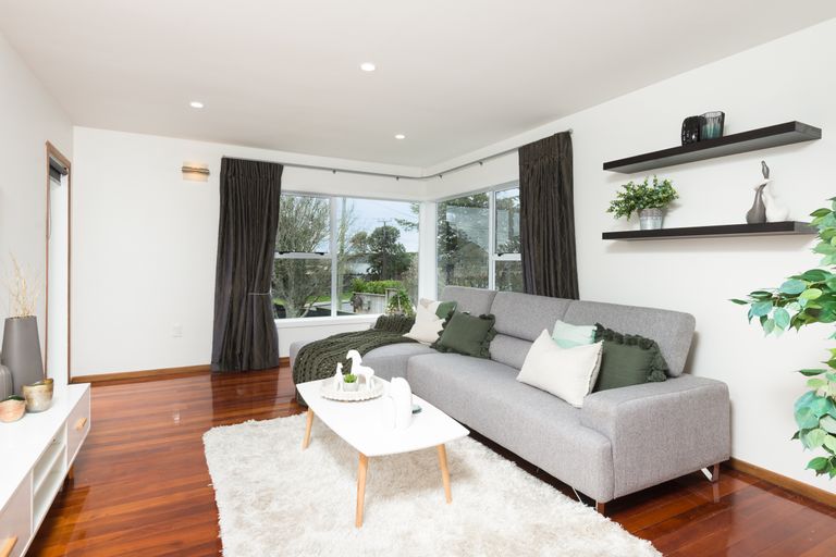 Photo of property in 39 Royal View Road, Te Atatu South, Auckland, 0610