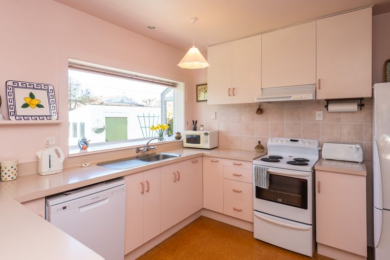 Photo of property in 37 Holly Road, St Albans, Christchurch, 8014