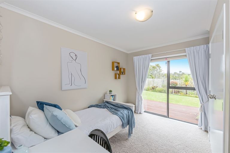 Photo of property in 9 Kingtide Place, Red Beach, 0932