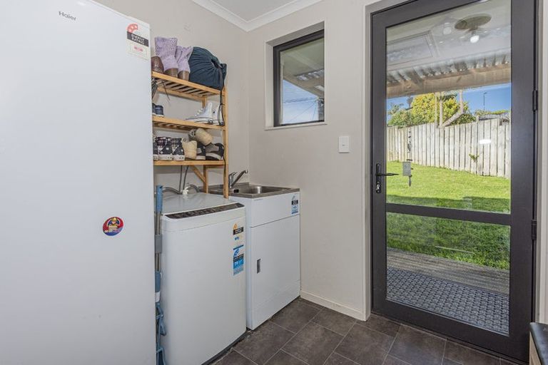Photo of property in 11 View Street, Maungaturoto, 0520