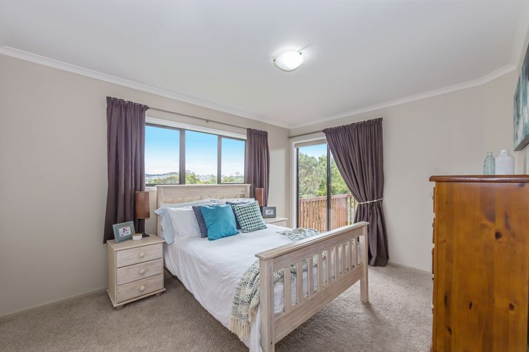 Photo of property in 9 Kingtide Place, Red Beach, 0932